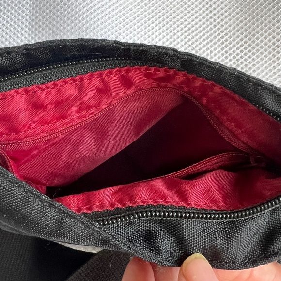 Dakine Crossbody Flat Bag Polyester Slim Small Black & Red Travel / School - Picture 6 of 8